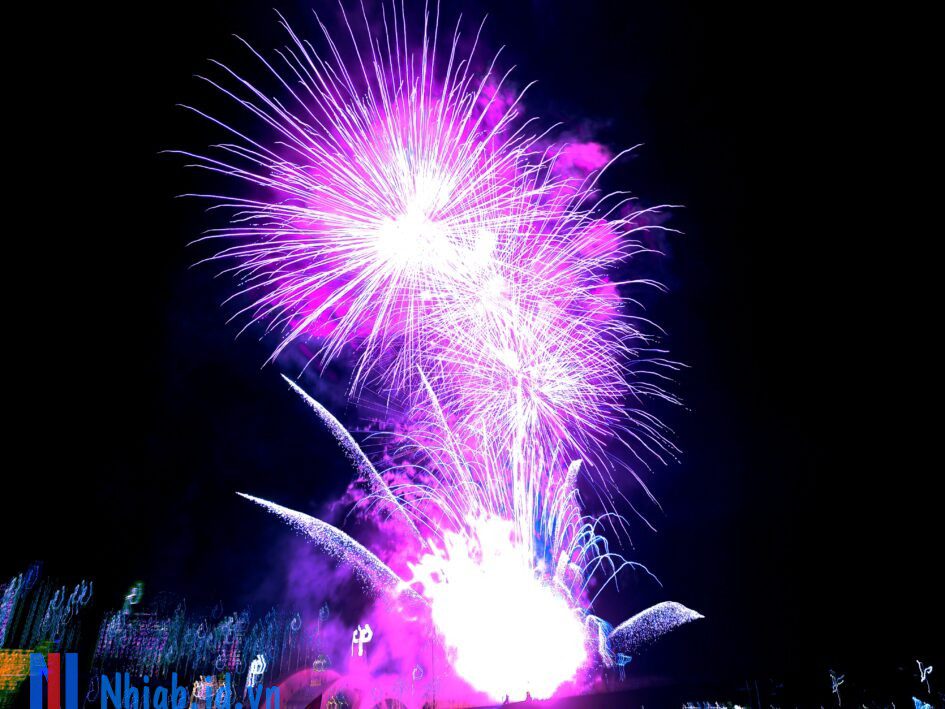 Chụp ảnh pháo hoa ở Phú Quốc bằng điện thoại